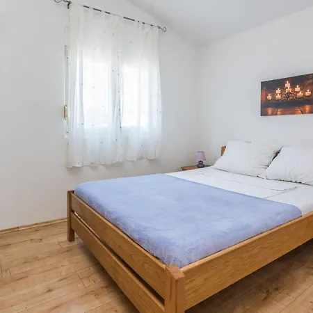 Apartment Galic 4 By Interhome